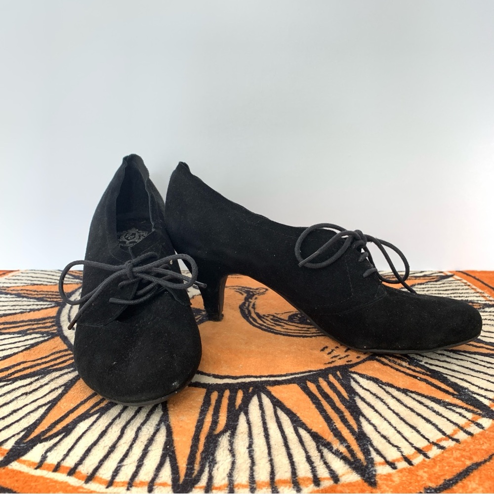 JEFFREY CAMBELL BLACK SUEDE LACE UP KITTEN HEEL 6.5 US